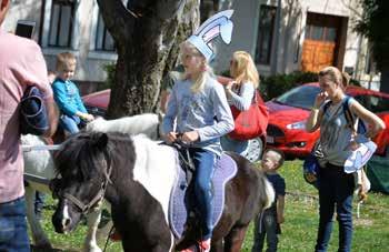 Miniszterelnökség közszolgálatért felelős államtitkára az alapkőletételi ünnepségen.