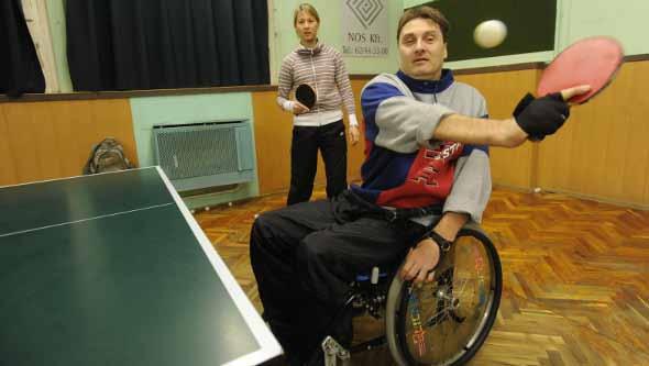 Azóta saját vállalkozást vezeti, sportban pedig a ping-pong ütő mellett tette le a voksát. Rovatunk vendége a szegedi kerekesszékes sportoló, Major Endre. Otthon mennyire volt fontos a sport?