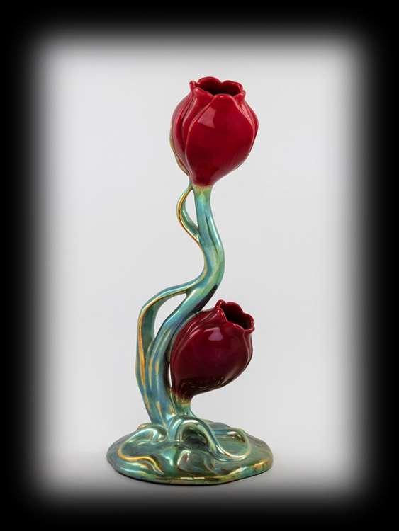 181. Zsolnay tulipánváza Fehércserép, színes eozinmázakkal festve.
