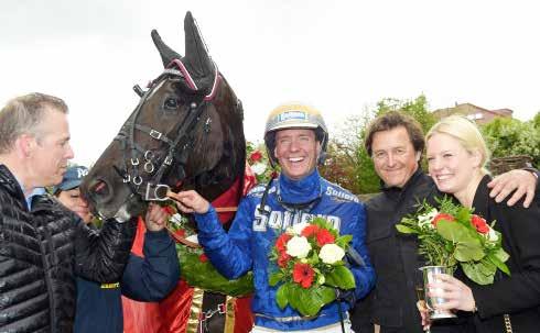 10 Pipacsos 1900 m Kurucz Attila (4,1-2) (Piros, fekete váll és szegély, fehér kockák) 7 vlpk Wall Street Banker - Virágos / Surefire Lobell Kolozsi László Istálló: Szindikátus i. 18.9 18.