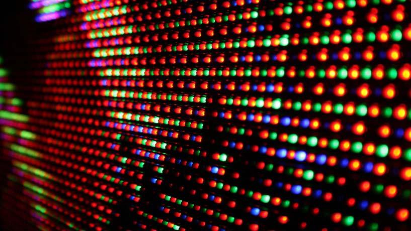RGB A számítógép színmegjelenítése, működéséből adódóan az additív színkeverést alkalmazza. A fényszínek csak átvilágítva (monitor, tv-képernyő), illetve vetítve hozhatók létre.