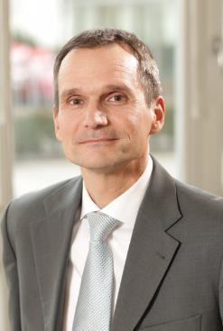 -fejlesztések Közgazdász (BCE) 14 év ingatlanpiaci gyakorlat, 24 éve dolgozik a Wallis Csoportnál Korábban az Index.