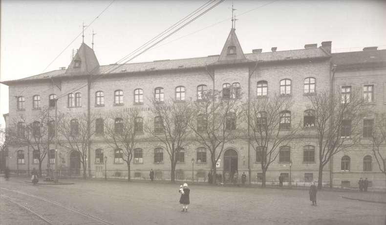 Háború esetén az egészségügyi intézmények hasonlóan a háborús cselekményekhez három