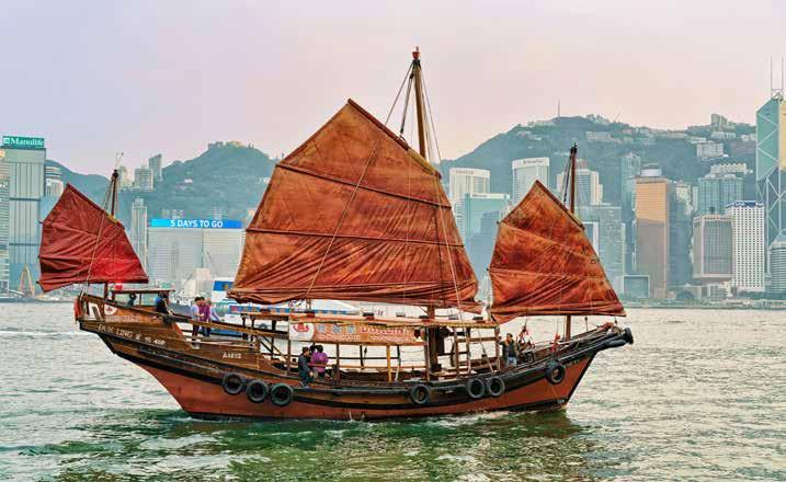 Yangshuo-ba érkezve séta a Nyugati utcán, a város legrégebbi utcáján. Este fakultatív programlehetőség: Liu San Jie fény show látványos előadása. Szállás Yangshuo-ban. 11.