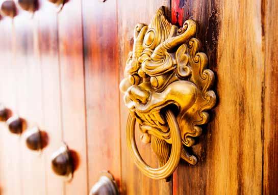 tetőszerkezetű nyíltorony áll. Később vásárlási lehetőség. Szállás Pekingben. 4. nap Peking Reggel utazás a Pekingtől északra található kínai nagy falhoz.