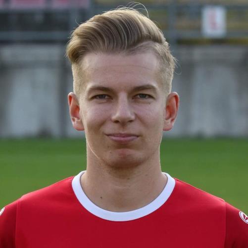 Varga Gergő 1995. október 6-án születtem Kapuváron, ahol jelenleg is lakom.