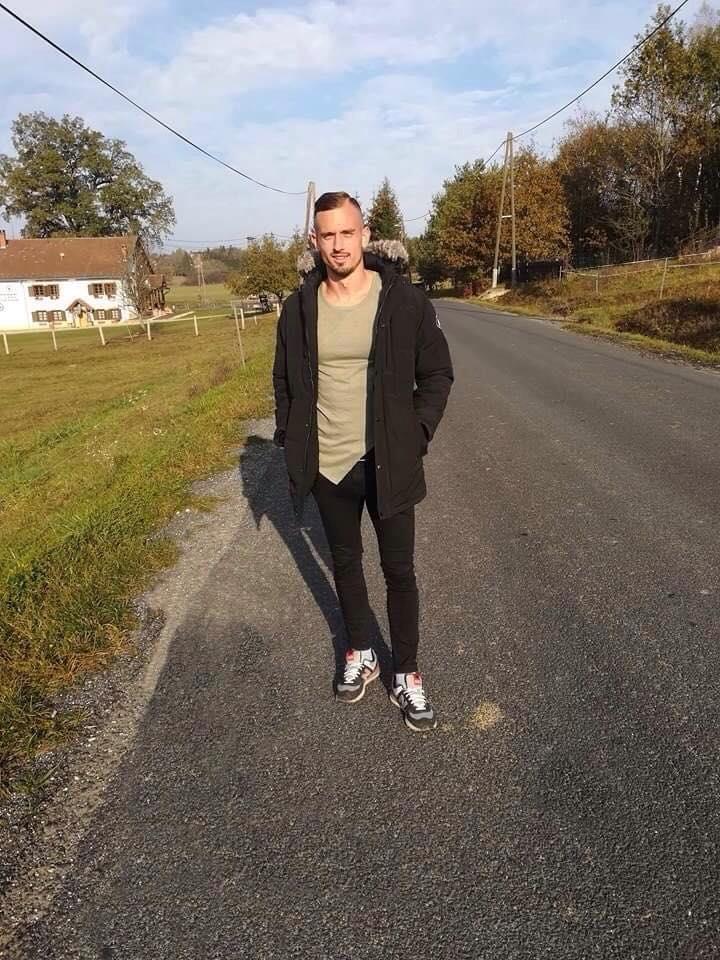 ELTE-s hallgatók szakmai gyakorlaton az Eötvös-gimnáziumban Kelemen Dávid Kelemen Dávidnak hívnak, 1995. november 10-én születtem Sopronban. Jelenleg is itt élek.