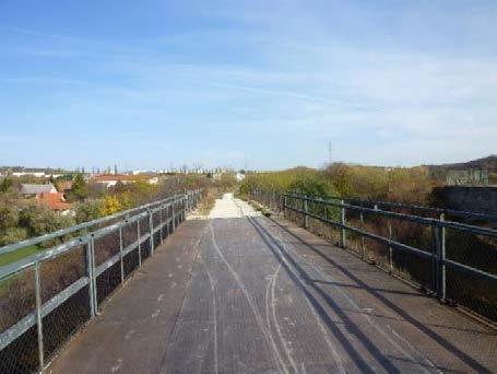 Biatorbágy Polgármesterének kifejezett kérése volt, hogy lehetőség szerint a kerékpárút Biatorbágy jelképére, a viaduktra érkezzen meg.