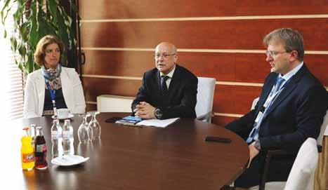 Dr. Bágyi Kinga oktatási dékánhelyettes, Dr. Hegedűs Csaba dékán és Dr. Varga István általános dékánhelyettes a 2018. évi Kapcsolat Nap kerekasztal megbeszélésen Dr.
