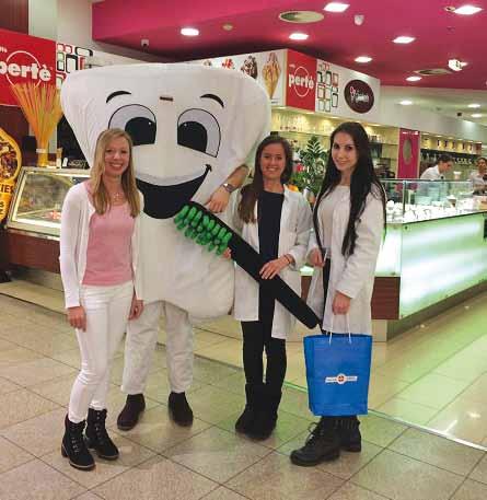 ORAL HEALTH DAY MARCH 20 On March 20, 2018, an eye-catcher event was held in the Forum Shopping Center organized by the Association of Hungarian Dental Students (MFHE) on the occasion of the World