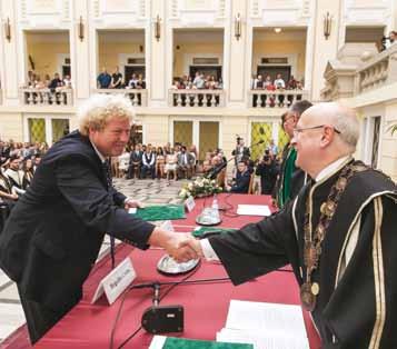 Kimagasló tanulmányi, kutatási és közösségi tevékenységéért a Fogorvostudományi Kar döntése alapján Dr. Parth Patel Fogorvostudományi Kar Kiváló Fogorvostan hallgató kitüntetést vett át.