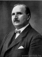 1918 szeptemberében jött létre az orvosi kar négy kinevezett egyetemi tanárral: Kenézy Gyula, Orsós Ferenc, Verzár Frigyes és Vészi Gyula. Az új intézetek, klinikák ekkor még befejezetlenül állnak.