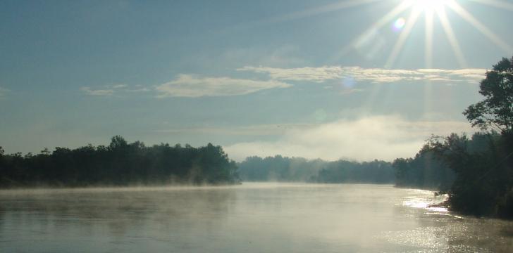 Description of the Drava river The Drava river is one of the most important middle European rivers, it connects 5 countries. It is 725 km long, and her river basin covers 40150 km2.
