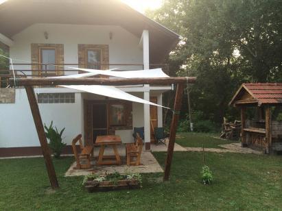 SMJEŠTAJ SZÁLLÁS ACCOMODATION Green House *** Zeleni otok 51, Batina ginderferenc@gmail.com Green House 2 *** Zeleni otok 95, Batina ginderferenc@gmail.