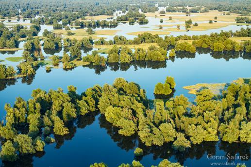BOGATSTVA - A TERMÉSZET CSODÁI - NATURAL RICHES Regionalni park Mura Drava / Mura Dráva Regionális Park / Regional park Mura Drava Obuhvaća cijeli tok Drave. / A Dráva teljes folyamára kiterjed.