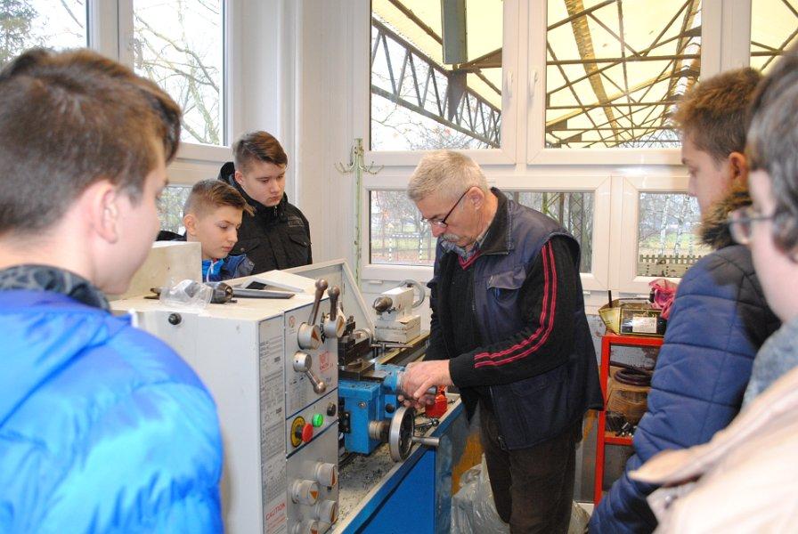 Gépészet Gépészeti anyagvizsgálat "Szaggass csavarokat!
