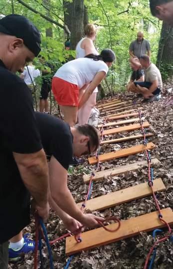 A monoton hétköznapokat nem csupán színessé kívánjuk varázsolni különleges extrém élmény, valamint csapatépítő programjainkkal. Izgalmat, újdonságot, energiát adó kalandok ezek.