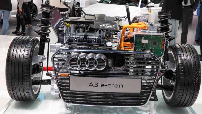 AUDI A3 E-TRON Szemünknek idén az Audi A3 e-tron technikája jelentette a legnagyobb szakmai izgalmat, ilyen szerkezet oktatómodellt talán csak egy van belőle