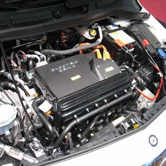 Motorja, a kiállított autó szélvédőjére írt adatok szerint, 132 kw 9900 és 12 500 min -1 fordulat között. Akkumulátora lítium-ion, kapacitása 28 kwh, a gyártó szerint hatótávolsága 200 km.