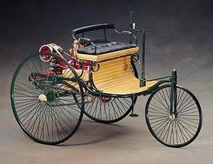 Motorwagen Az első használható autó egy háromkerekű, teljesen nyitott jármű volt.