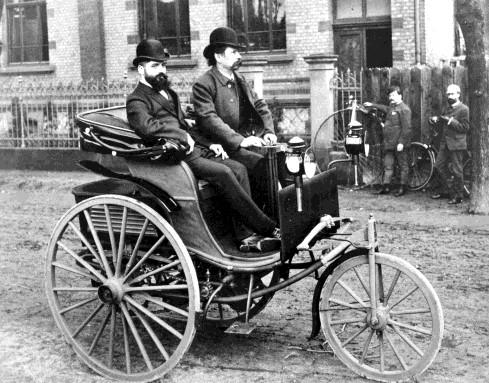 Ezt a járművet már egy belső égésű benzin-motor hajtotta. Végsebesség: 13 km/h.