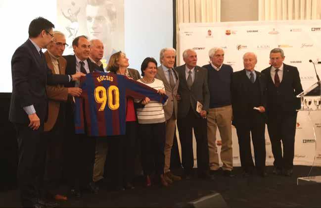 EMLÉKEZÉS EMLÉKEZÉS KOCSIS 90 Idén lenne kilencvenéves az Aranycsapat és az FC Barcelona legendás támadója, Kocsis Sándor.
