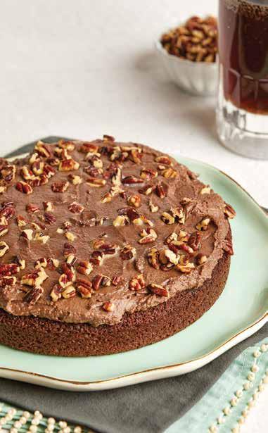 CSOKOLÁDÉ COLA TORTA CSOKOLÁDÉ COLA TORTA 6 fő részére TORTA ¼ csésze növényi olaj 4 ek vaj, megolvasztva 1 tojás ¼ csésze tej ½ tk vaníliakivonat 2 ek kakaópor 1 csésze liszt 1 csésze cukor ½ tk só