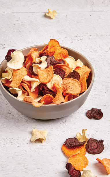 ZÖLDSÉG CHIPS ZÖLDSÉG CHIPS 2 adag 3 nagy paszternák, meghámozva és nagyon vékonyra szelve 3 közepes méretű cékla -, meghámozva és nagyon vékonyra szelve 2 közepes méretű édesburgonya, meghámozva és