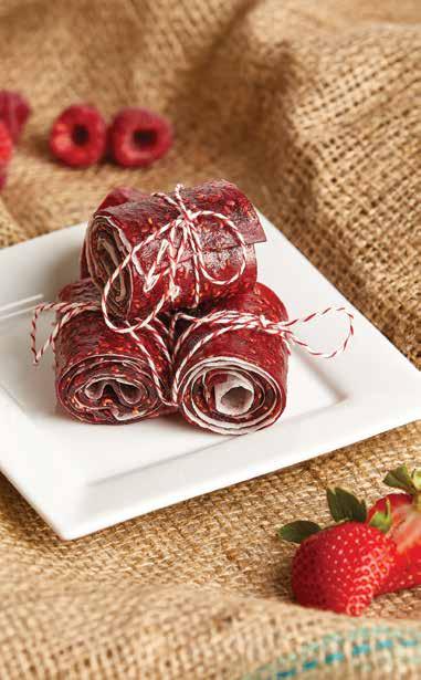 EPER TEKERCSECSKÉK EPER TEKERCSECSKÉK 20 adag Növényi olaj, permetezéshez 1kg eper, szeletelve, szára eltávolítva 4 ek cukor egy citrom leve 1.
