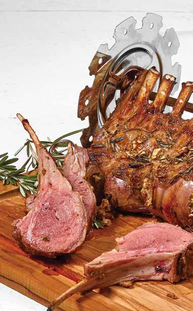 ROZMARINGOS FOKHAGYMÁS BÁRÁNYKARAJ ROZMARINGOS FOKHAGYMÁS BÁRÁNYKARAJ 4 személyre 2 (összesen 1,2 kg) báránykaraj 3 kis rozmaring ág 4 gerezd fokhagyma, hámozva 2 ek Dijon mustár 1 tk tengeri só ½ tk