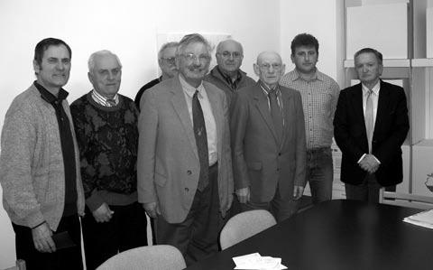 2007. Csapod 3 A Csapod-barátok Egyesületének megalakulása és működése Az egyesület 2007. március 9-ei elnökségi ülésén résztvevők csoportja Egyesületünk a Megyei Bíróságon 2002.