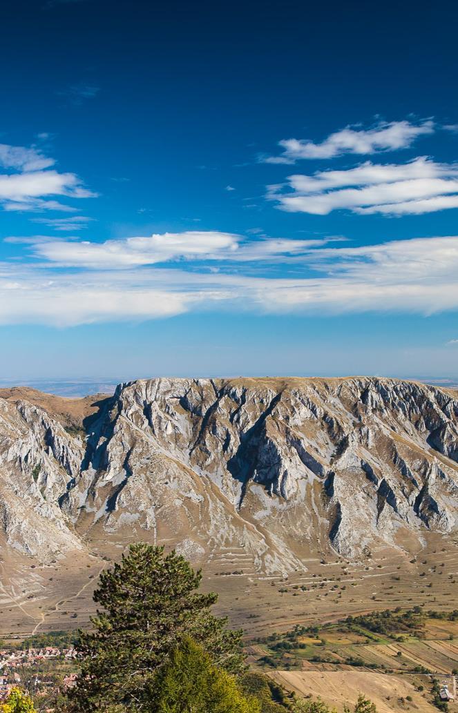 Torockószentgyörgy felett emelkedik az 1250 m magas Ordaskő, melynek aljában állnak a Szentgyörgyi vár romjai.