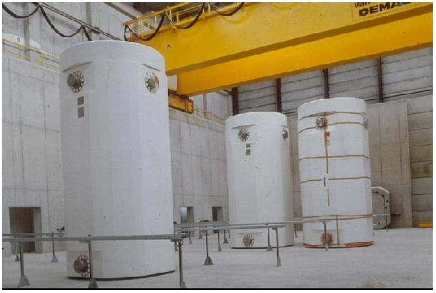 Yamaji Bogdán, BME NTI 62 10 Remanens hő a reaktor leállítása után 10 Kiégett üzemanyag átmenti tárolása 9 120 9 120 Remanens hő teljesítménye [%] 8 7 6 5 4 3 2 1