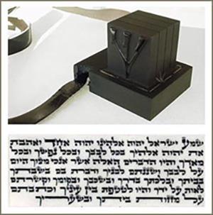 Deut. 6:4 9 [RUF] 4 Halld meg, Izráel: Az ÚR a mi Istenünk, egyedül az ÚR!