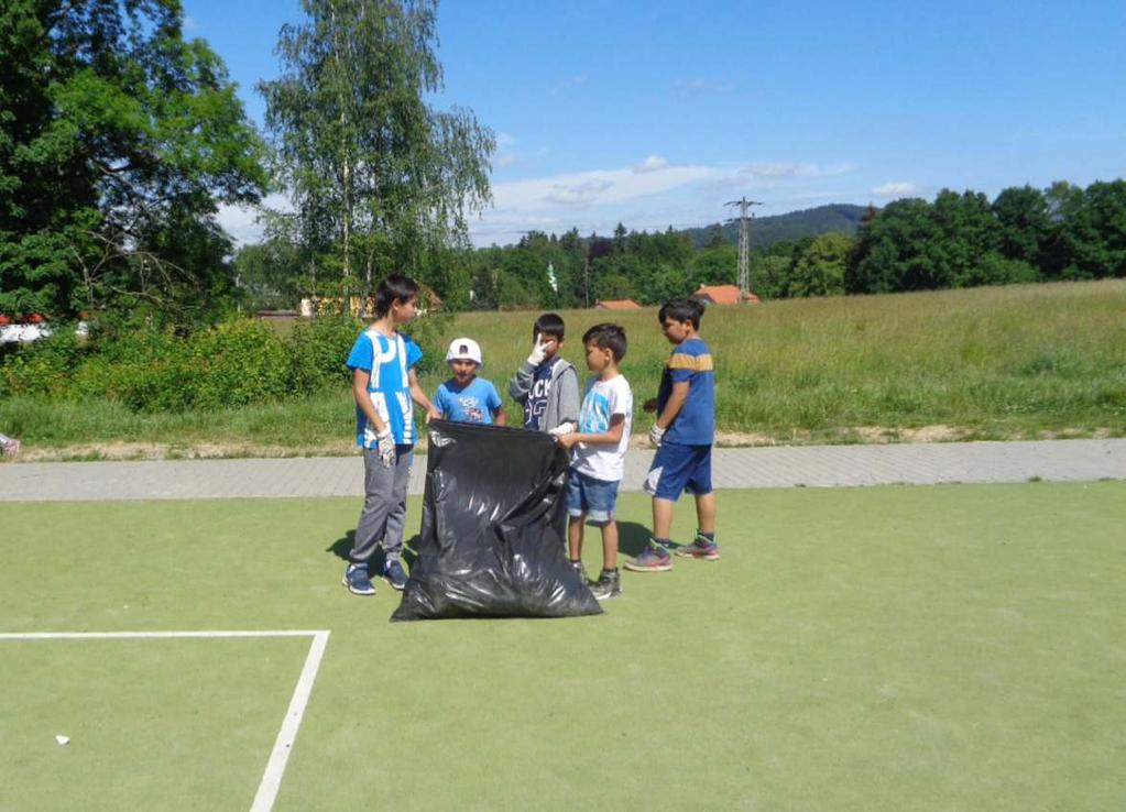KLUB AMBRELA NÍZKOPRAHOVÉ ZAŘÍZENÍ PRO DĚTI OD 6 DO 12 LET Od ledna 2013; registrační číslo: 816 84 10 V Klubu Ambrela nabízíme dětem ve věku 6-12let bezpečný prostor pro trávení volného času a