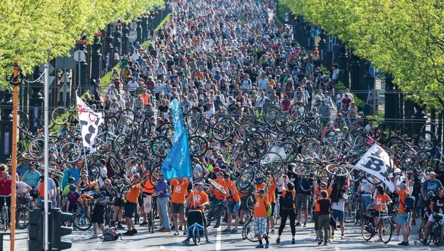 Az I bike Mini résztvevői külön rendezői kísérettel, a nekik fenntartott szervizúton tekerhetnek ki a Városligetbe. Indulás a menet odaérésekor, kb.