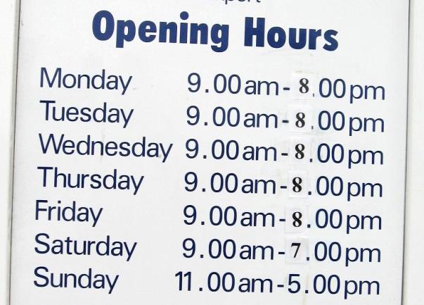 open / / (ki)nyit, (ki) nyílik to
