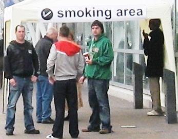 street /stri t/ út, utca Call in / k l n/ Térjen be!