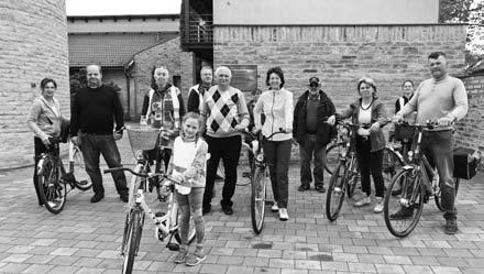 5. oldal Május 1.: ek itt és ott A csengeleiek május 1-jén több rendezvényen vettek részt. A tollascsapatnak Törköly Ágnes szervezett kerékpártúrát Soltvadkertre.