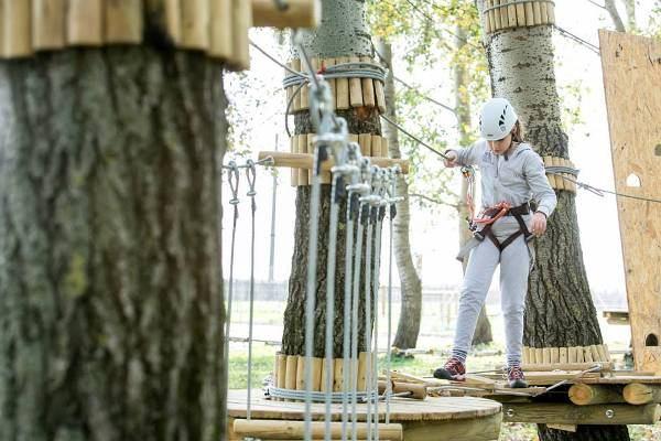 Tavirózsa Családi Fitness és Kalandpark (Soltvadkert) 9 A parkban található játékeszközök: Integrált játéktorony Kötélpályák 50