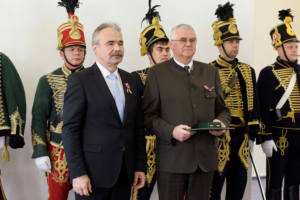 valamint Schumacher Istvánnak, a VERGA Veszprémi Erdőgazdaság Zrt.