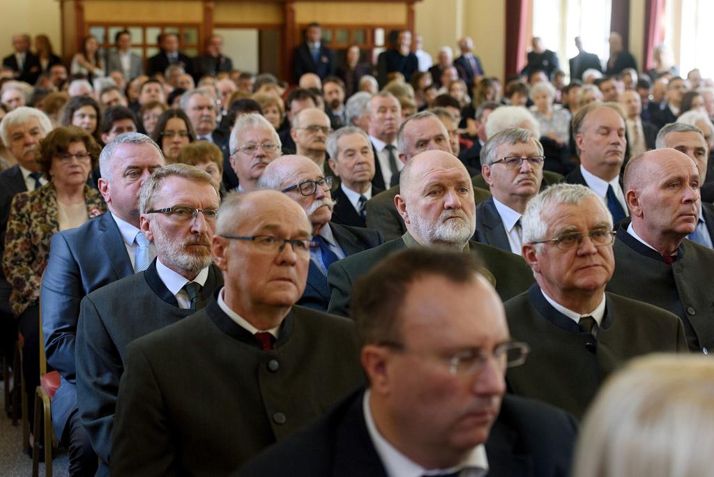 Magyar Bronz Érdemkereszt kitüntetésben részesült Kakuk Csaba Zoltán, a Víz-Hal-Ember Közhasznú Alapítvány kuratóriumi elnöke, a Szarvasi Aquakultúra Kkt.