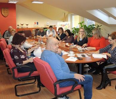 NAGYFÖDÉMESI LÁTHATÁR 1/2019 ǀ 3 Môže zachrániť životy Életeket menthet FOTO: PRÁGAI ERZSÉBET Naša obec kúpila ešte minulý rok prístroj defibrilátor, ktorým môžeme zachrániť životy.