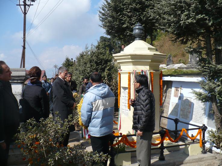 Kövér László Házelnök és parlamenti küldöttség jelenlétében szép megemlékezésekre került sor, az egész új darjeelingi vezetés barátian, szeretettel állt mellettünk, ismerte meg a székely-magyar hős