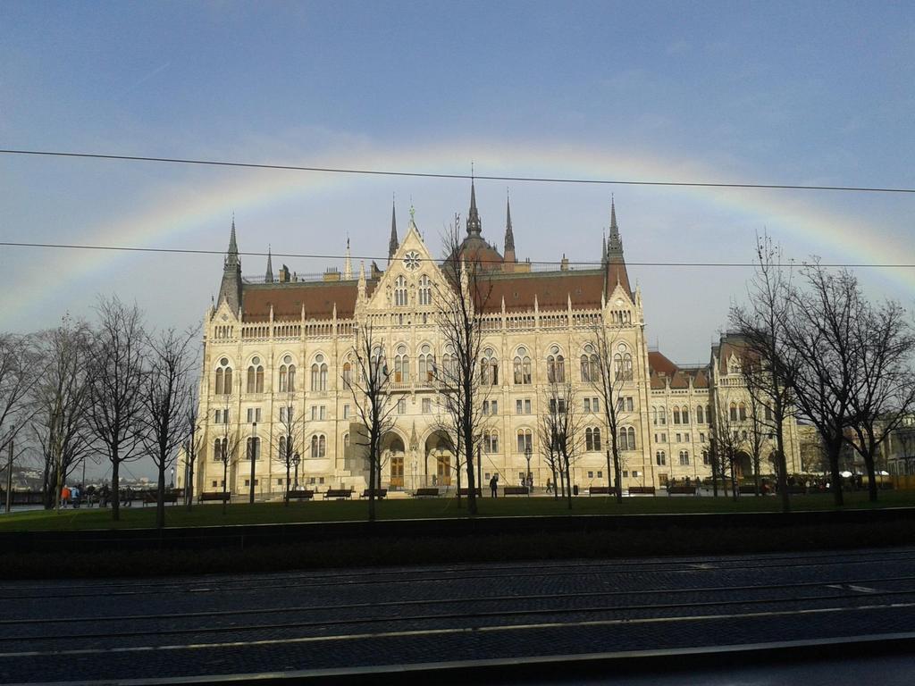 Köszönöm a megtisztelő figyelmüket!