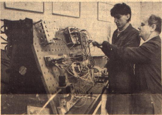 Csúcstechnológia az iskolában 11 Gál Róbert riportja Méhész Lajos igazgatóval (részlet) - Ön szerint milyen lesz a 21. század szakközépiskolája?