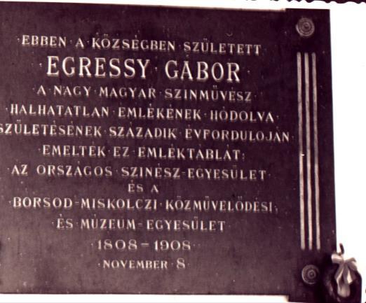 Nagyon fontos, hogy a diákok helyesen lássák Egressy alakját mondta Sütő Gyuláné az évforduló alkalmából készített riportban -, Egressy nemcsak nagy színész és nagy hazafi volt.