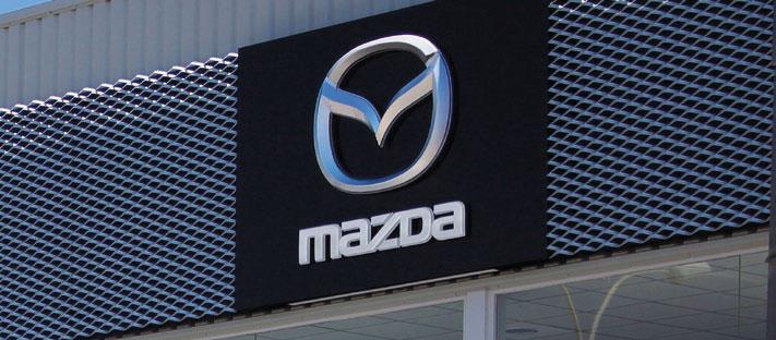 E L K Ö T E L E Z E T T E N A Z Ö N É S M A Z D Á J A S Z O L G Á L A T Á B A N MY MAZDA ALKALMAZÁS Töltse le a My Mazda alkalmazást.