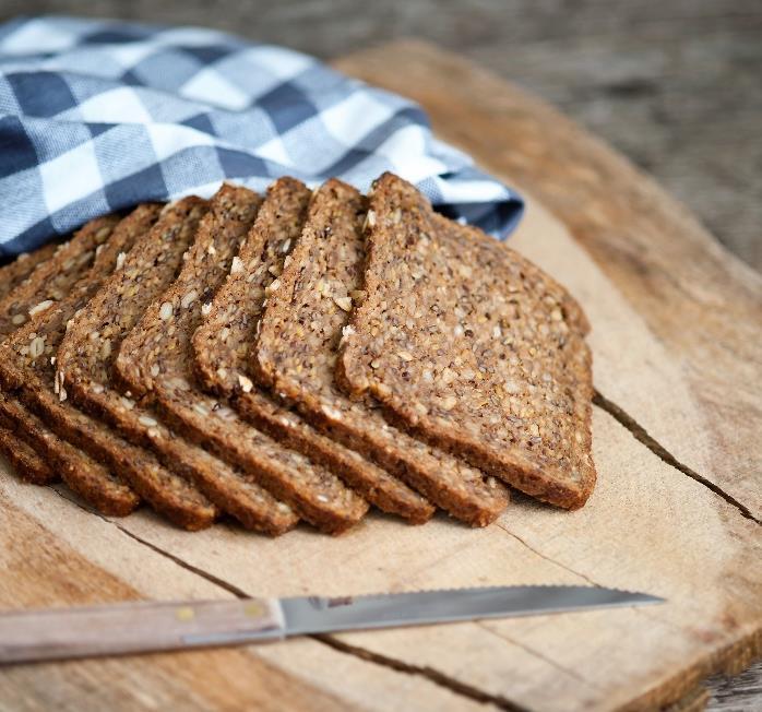 kiőrlésű toast kenyér póréhagyma, paprika A toastot