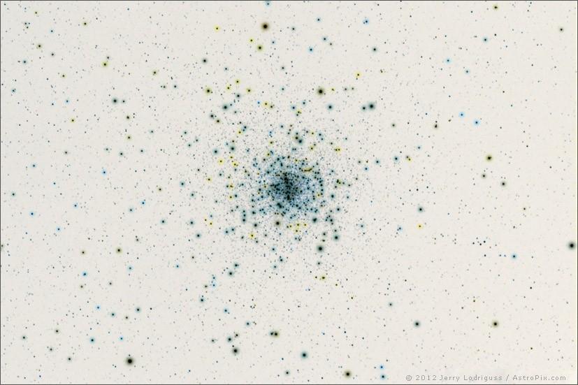 2.2 Az M4 gömbhalmaz Philippe Loys de Chéseaux fedezte fel 1746-ban. Charles Messier híres katalógusából élete során csak egyetlen gömbhalmaz, az M4 esetén volt képes annak csillagokra bontására.